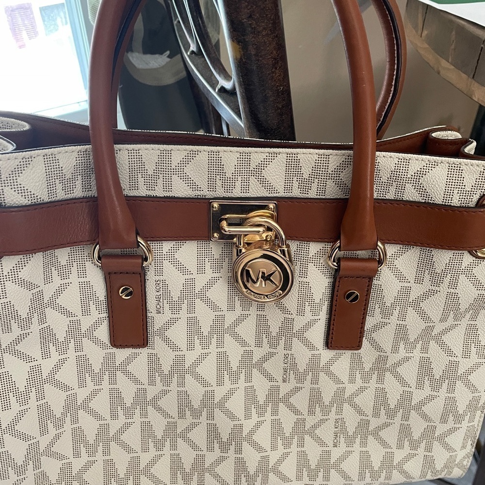 MICHAEL KORS- HAMILTON LARGE SATCHEL HAND BAG NWOT - clean, used once - Picture 6 of 14